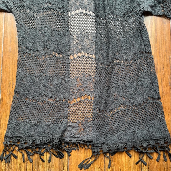 Charlotte Russe Vintage Lace Open Knit Kimono - Picture 5 of 5